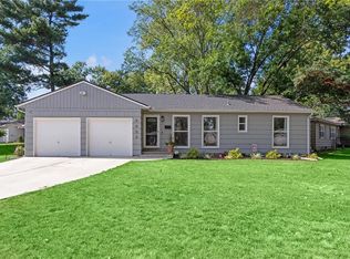 9406 Gillette St, Lenexa, KS 66215