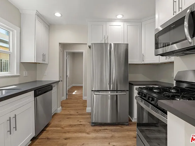 747 N Wilton Pl — Photo 5
