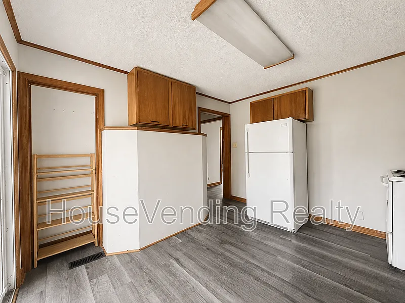 2 bed, 1.0 bath, 728 sqft, $1,295 — Photo 3