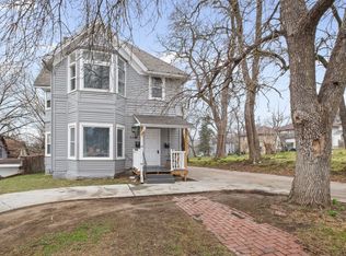 1112 N 40th St, Omaha, NE 68131