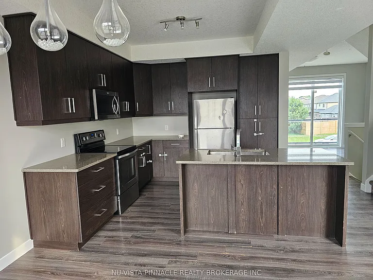 929 Sarnia Rd — Photo 3