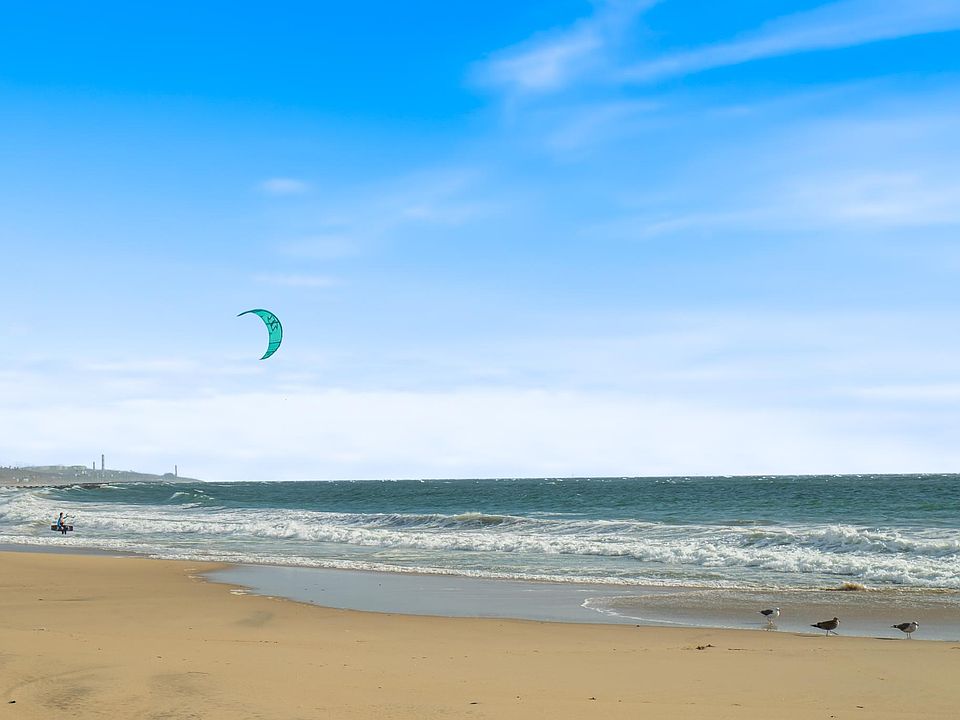 Windsurfers & Kites & Sailboats all year long