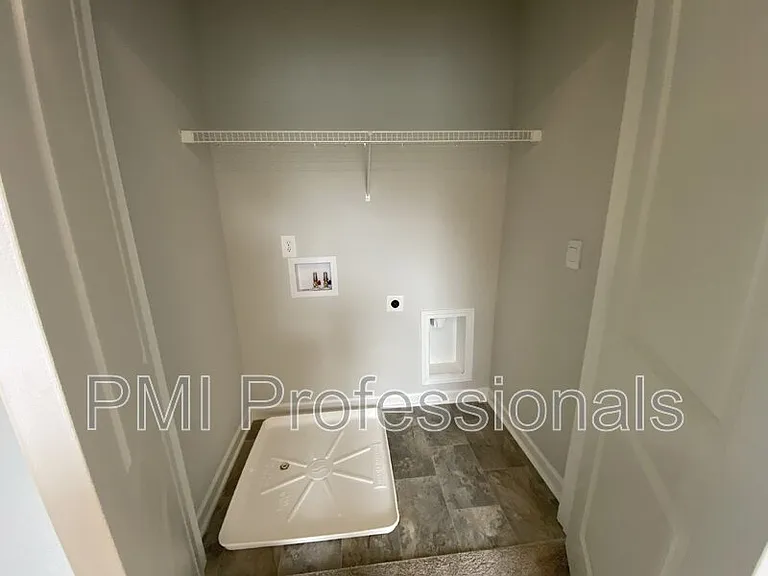 4140 Feetham Dr — Photo 20
