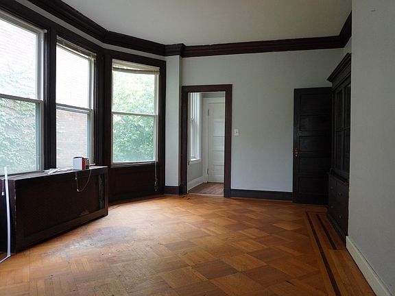 5th image of 146 Morton Ave #2