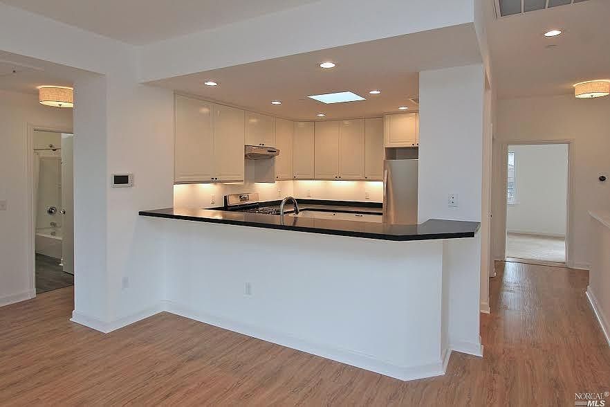 1st image of 860 College Ave