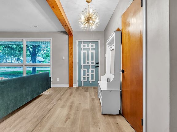 3rd image of 305 Pearce St