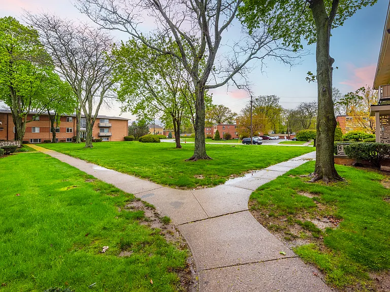 22081 River Oaks Dr #B8 — Photo 27