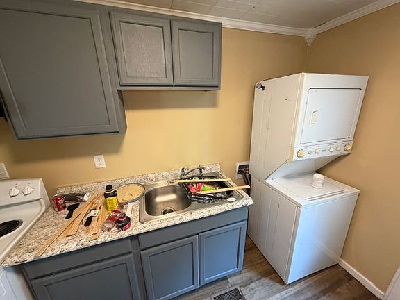 4th image of 127 Marion St #127