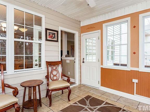 5th image of 302 Acorn Hill Ln