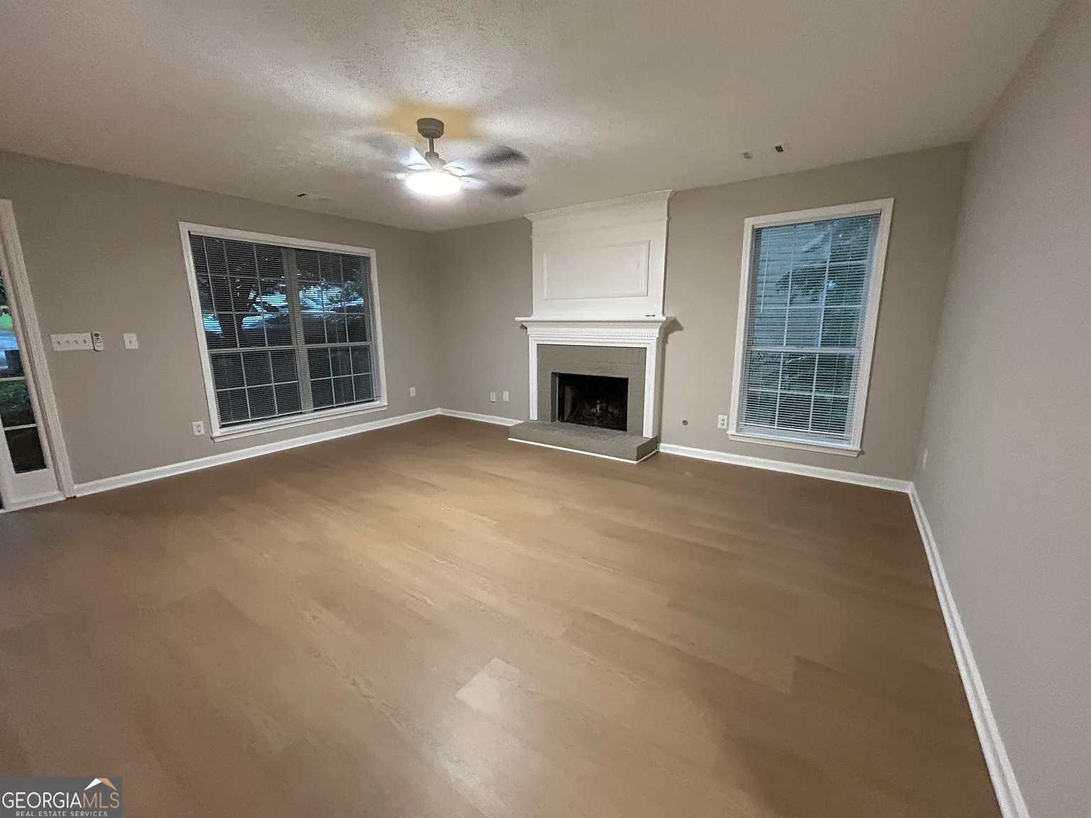4 bed, 2.5 bath, 1935 sqft, $2,350 — Photo 3