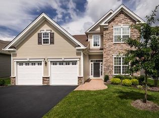 105 Inverness Dr, Kendall Park, NJ 08824