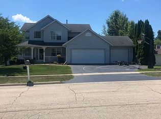 117 Cross Dr, Poplar Grove, IL 61065