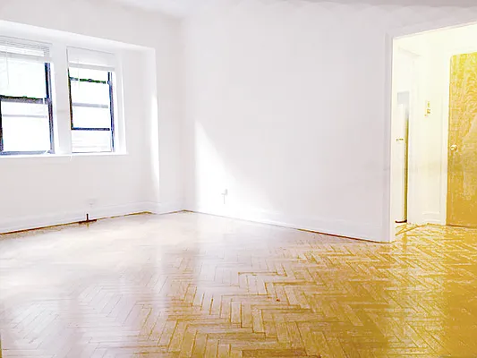 Rented by LIVING QUARTERS NY INC | media 25