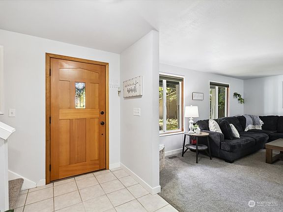 4th image of 10716 38th Avenue NE