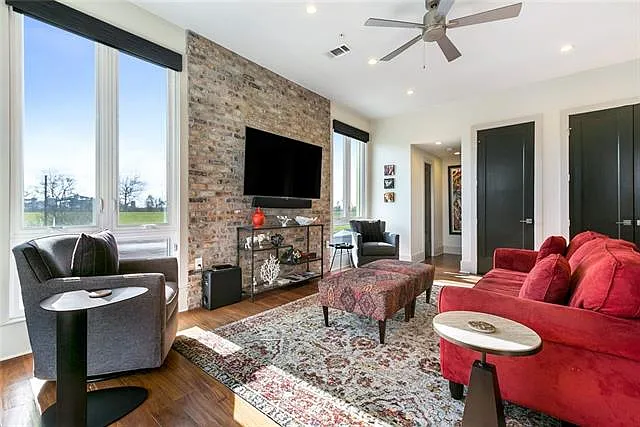 2 bed, 2.5 bath, 1300 sqft, $3,000 — Photo 4