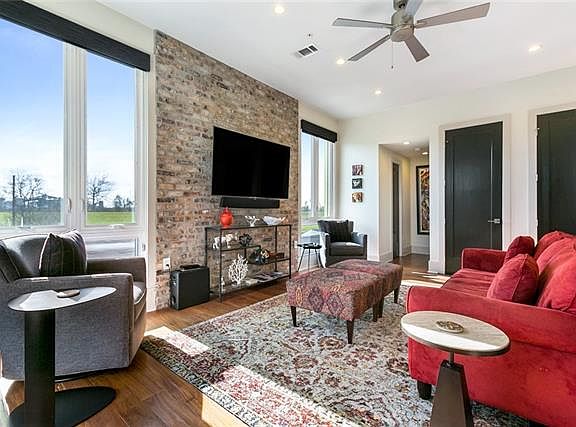 4th image of 8220 Maple St #F