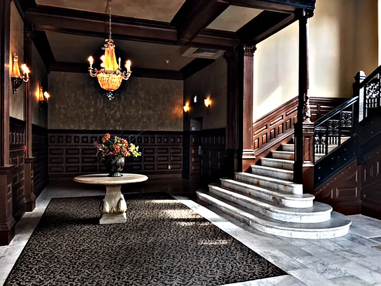 Quality Hill Apartments — Photo 7