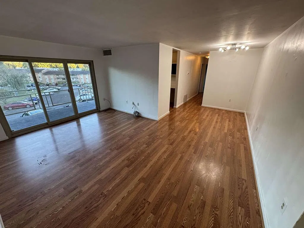 1085 Carriage Cir, apt 204 — Photo 2