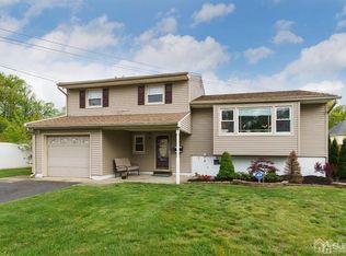 40 Quaker Ln, Colonia, NJ 07067