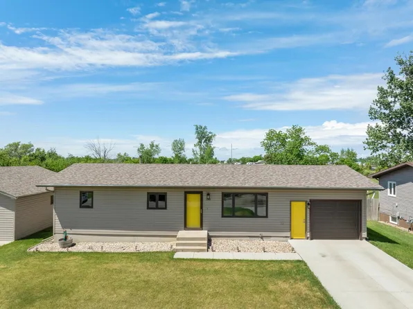 100 3rd Ave NW, Surrey, ND 58785