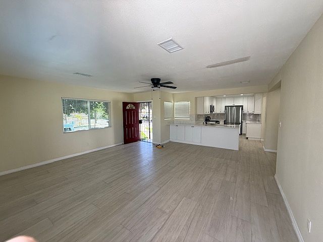 1st image of 696 Courtland Dr