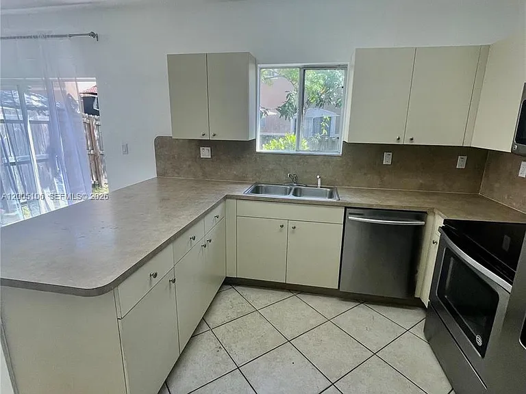 21477 SW 85th Psge #21477 — Photo 4