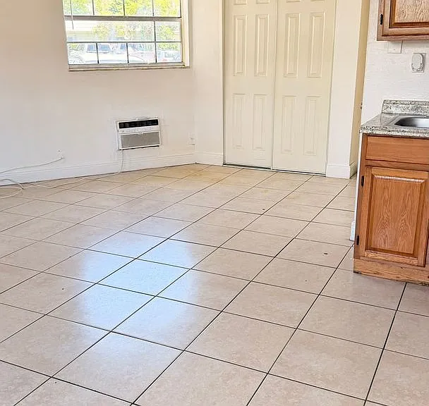 978 SW 10th Dr — Photo 10