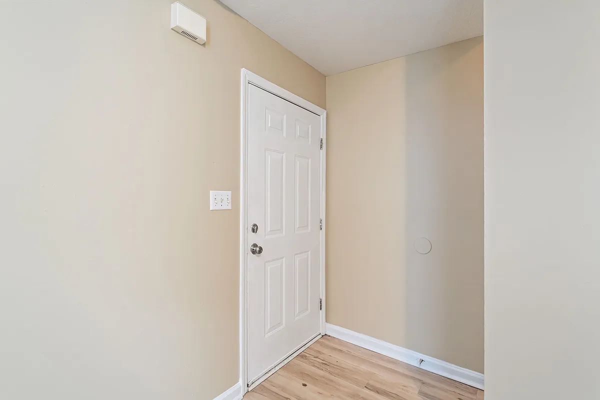 Building Photo - 422 Cedar Ave #A