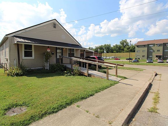 2nd image of 302 9th St W