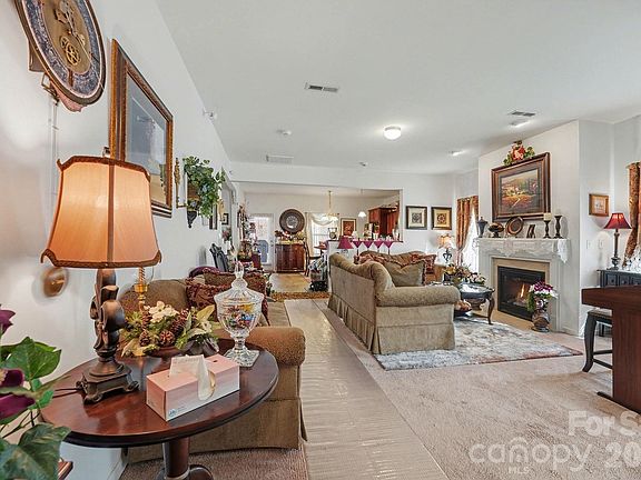 2nd image of 1421 Hyacinthia Ln