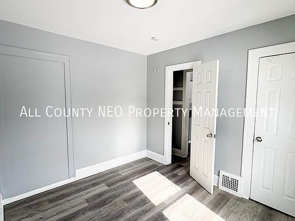 5th image of 3320 W 56th St