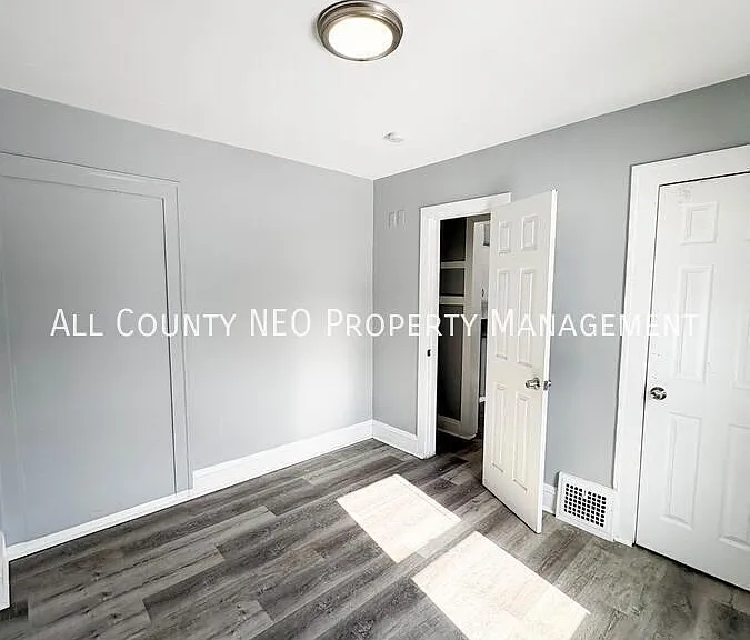 3320 W 56th St #UPPER — Photo 5