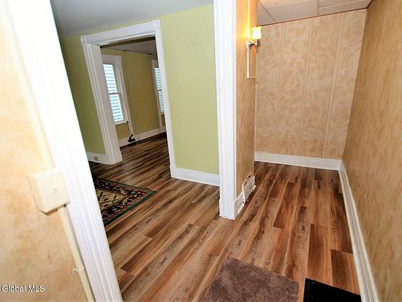 3rd image of 4 Ingersoll Ave