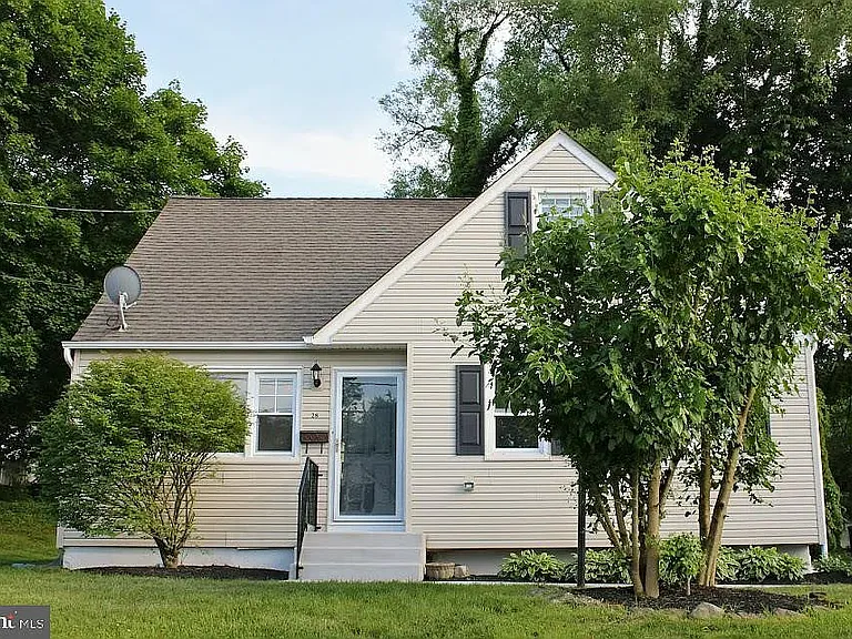 28 Ridgley St — Photo 1