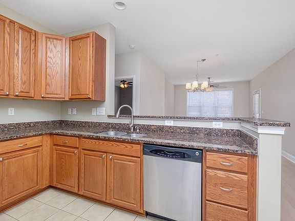 5th image of 1000 E Woodlawn Rd APT 122