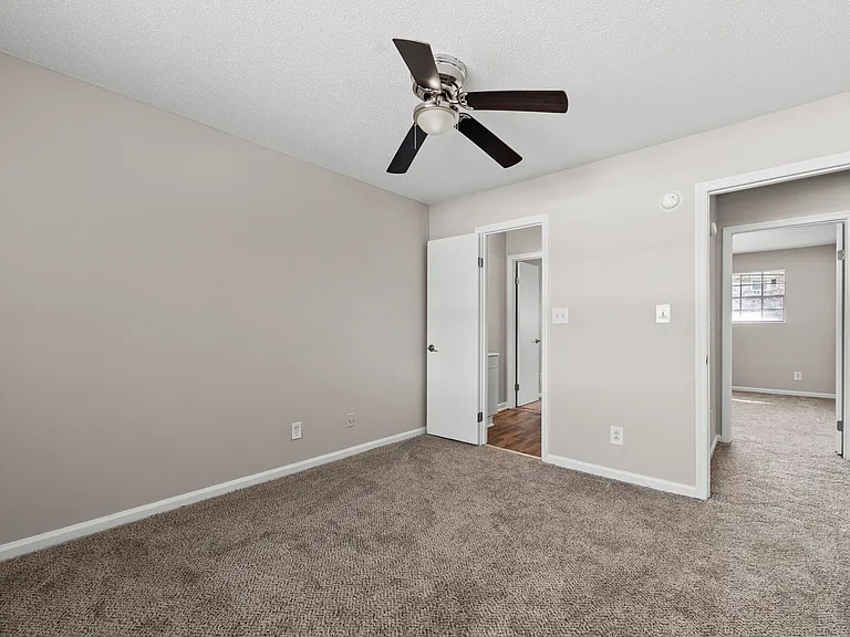 Country Club Apartments — Photo 21