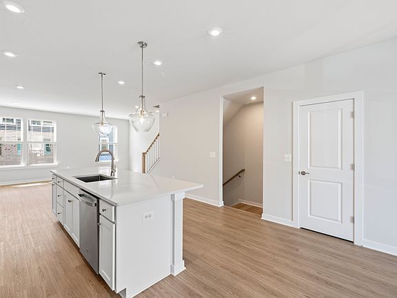 5th image of 14170 Slate St