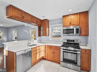 2325 Fairview Ter, Alexandria, VA 22303