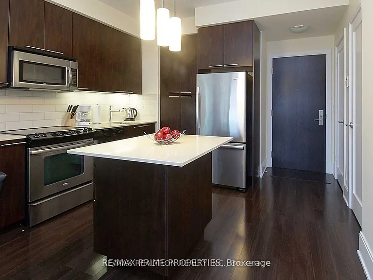 70 Roehampton Ave #1319 — Photo 14