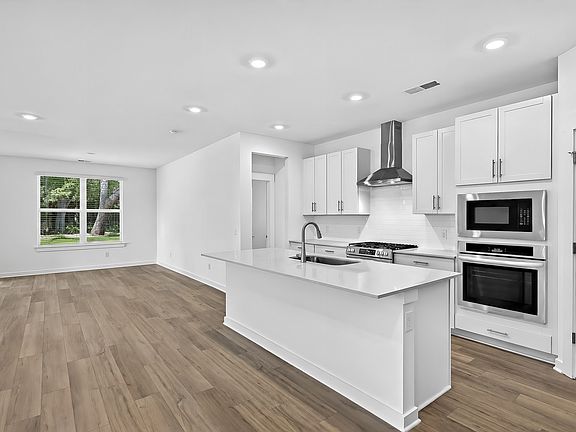 3rd image of 220 Crown Gardens Ct