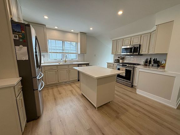 5th image of 2214 S Scott St