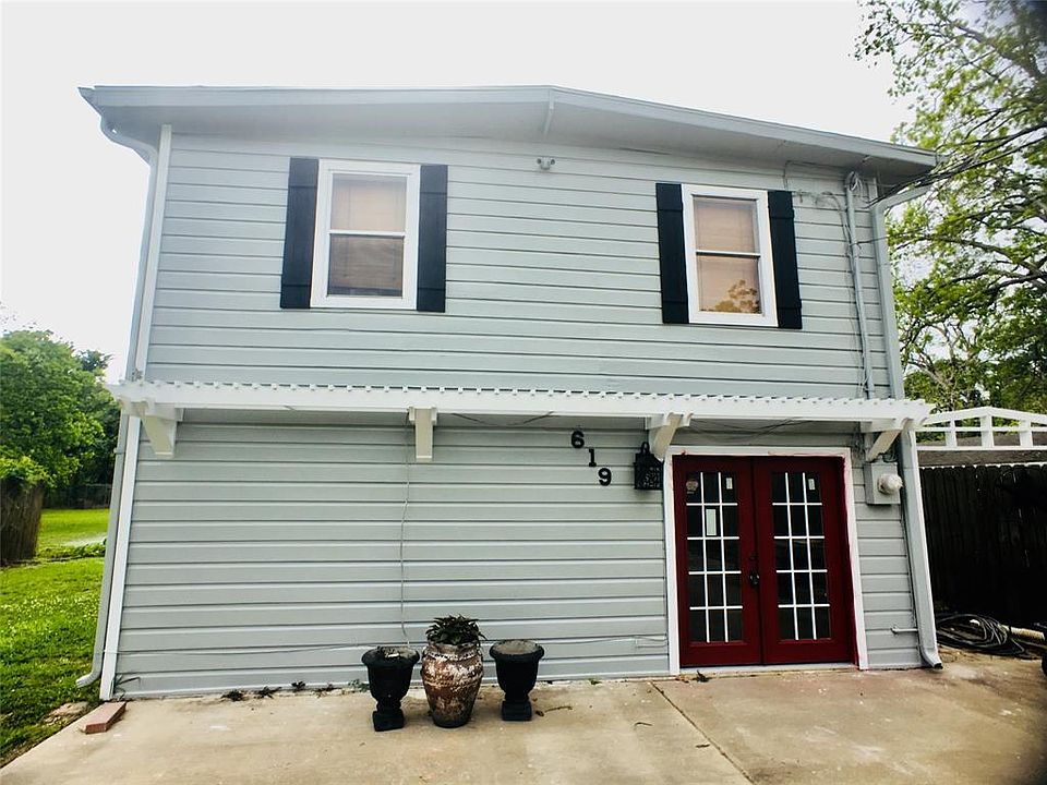 1st image of 619 Live Oak Dr