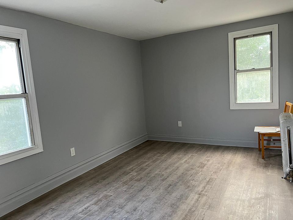 2nd image of 325 N Grove St Floor 3