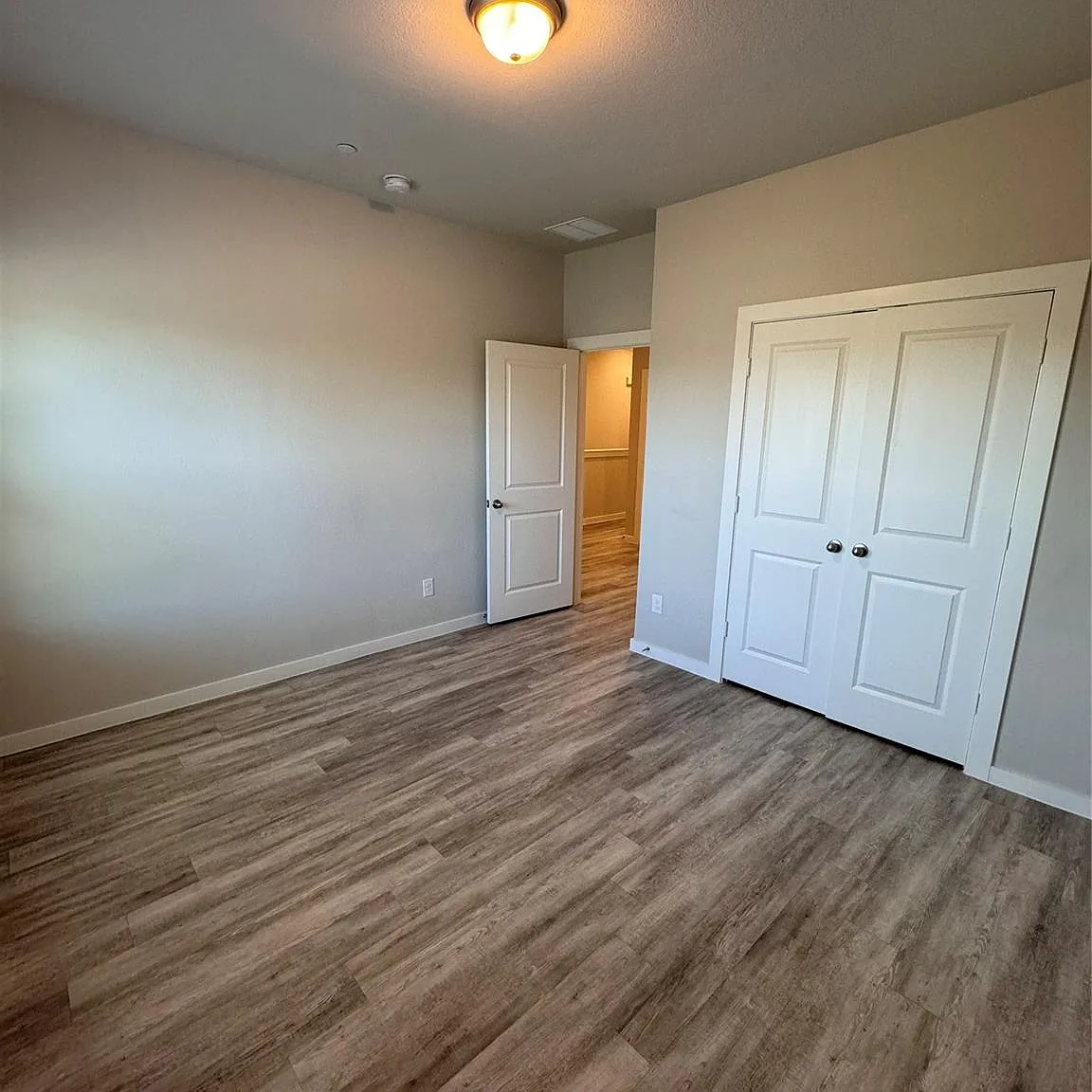 4 bed, 2.5 bath, 1900 sqft, $2,449 — Photo 4