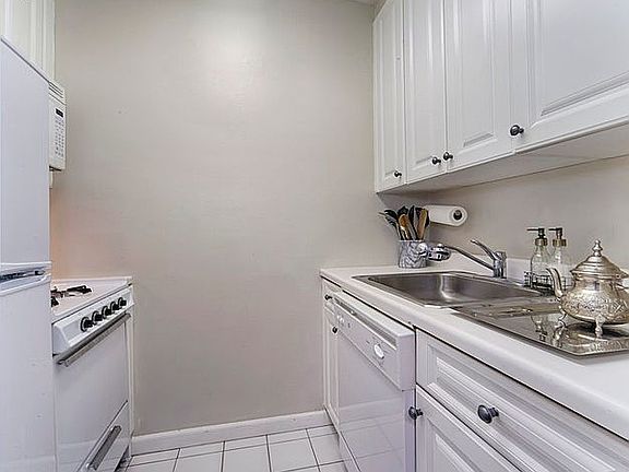 3rd image of 63 E 9th St APT 2V