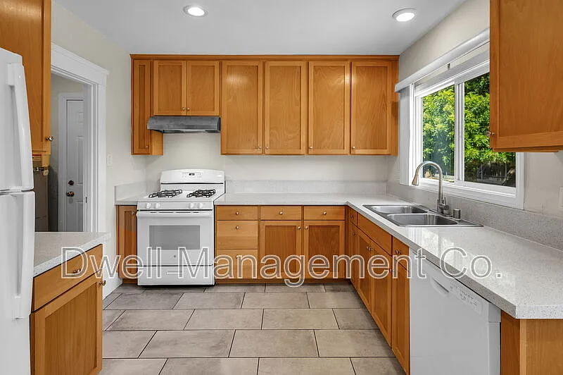 Building Photo - 1430 Diamond Ln