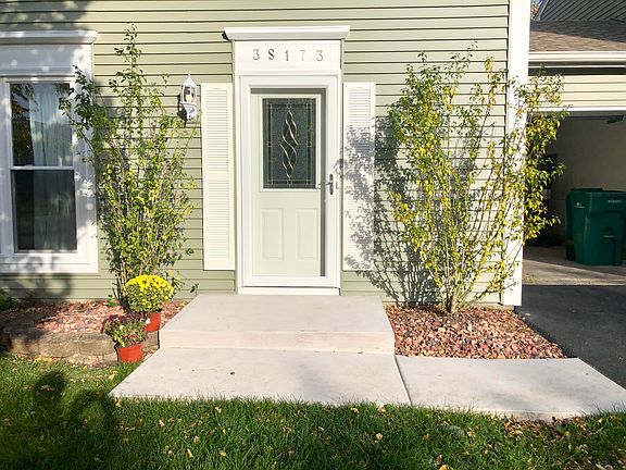 3rd image of 3S173 Briarwood Dr