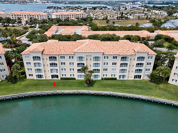 2nd image of 12 Harbour Isle Dr E #105