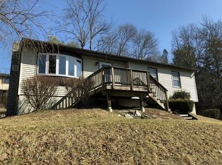 417 Ruskey Ln, Hyde Park, NY 12538