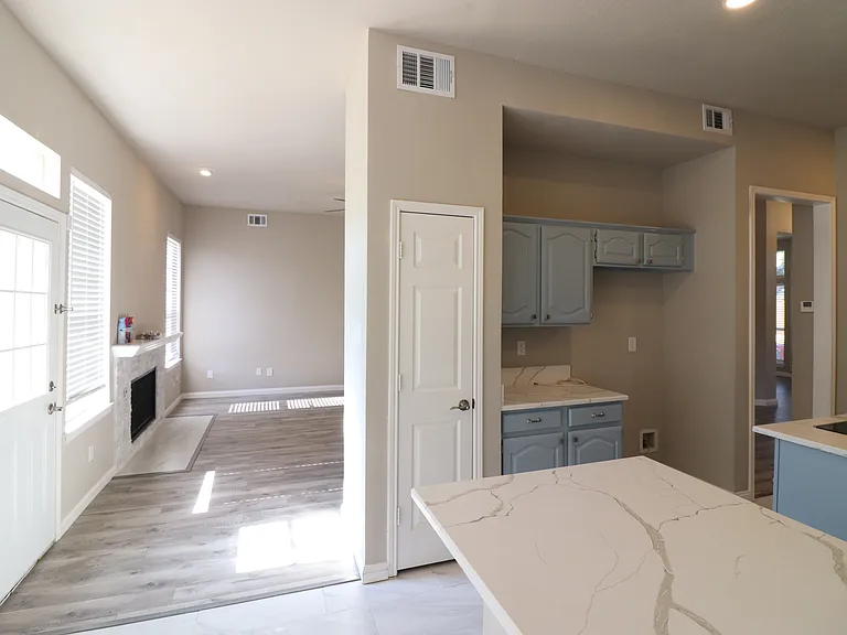 4606 Clay Dr — Photo 9